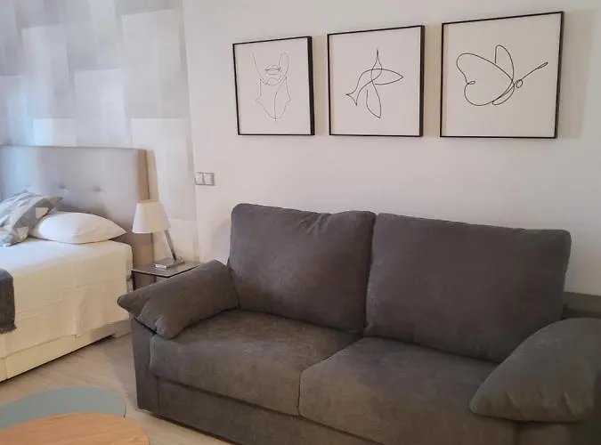 Hello Malaga Loft Center Top